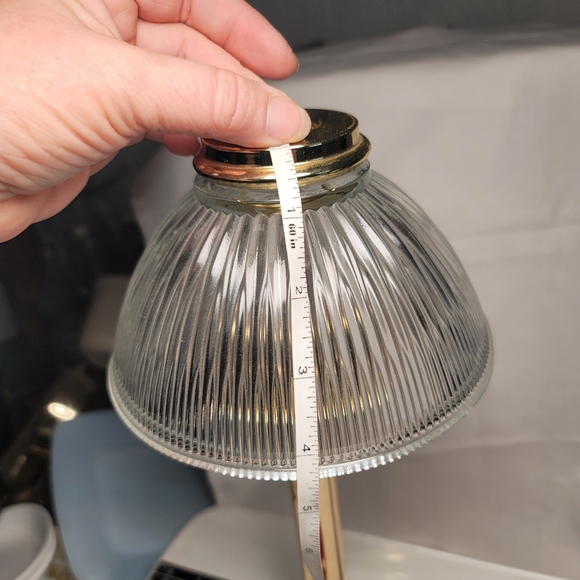 VTG. Partylite Brass Candle Lamp and Glass Shade. - Picture 6 of 11